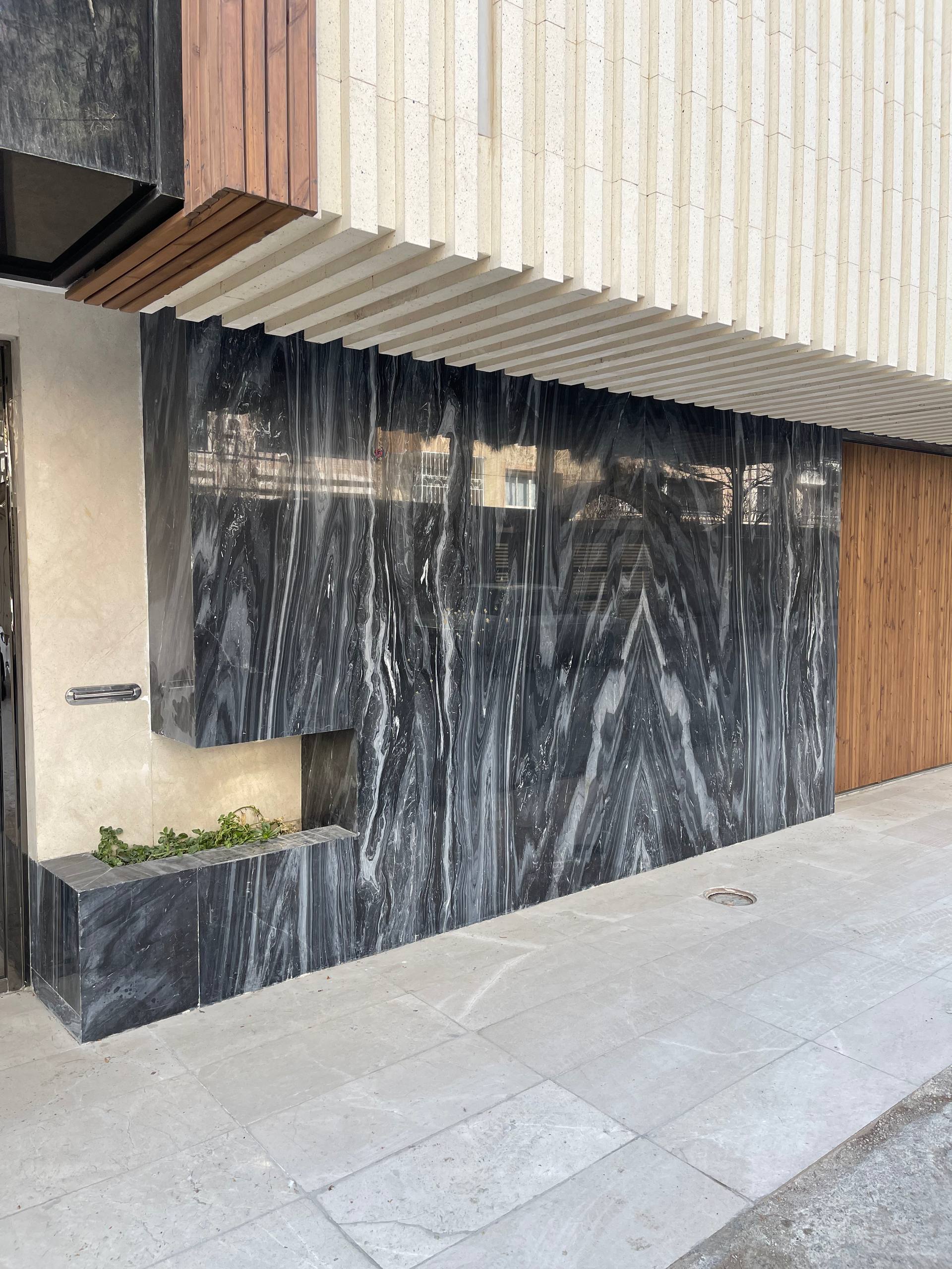 Bold veining creating a dramatic book-matched wall