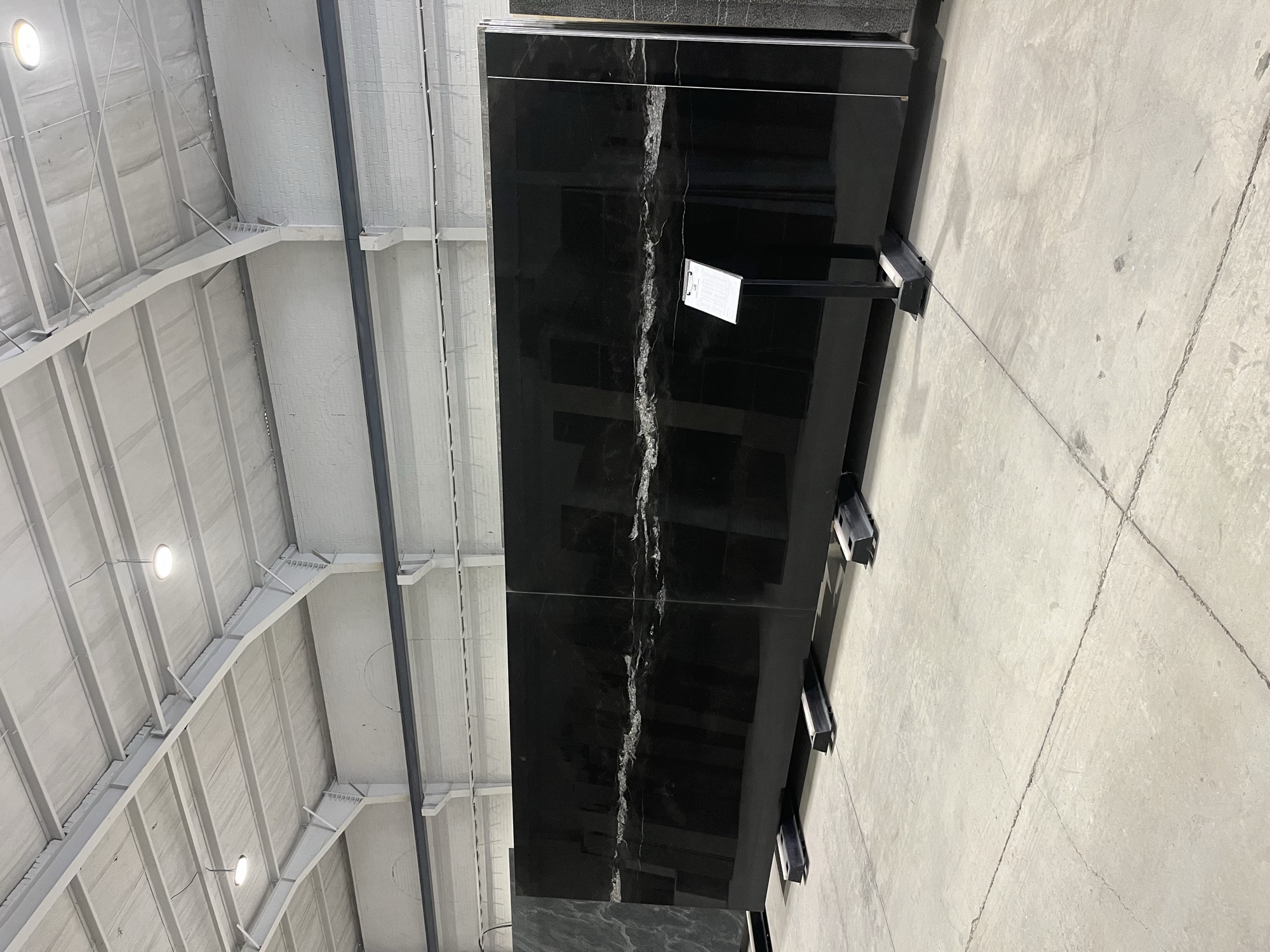 Two consecutive slabs mirrored like an open book